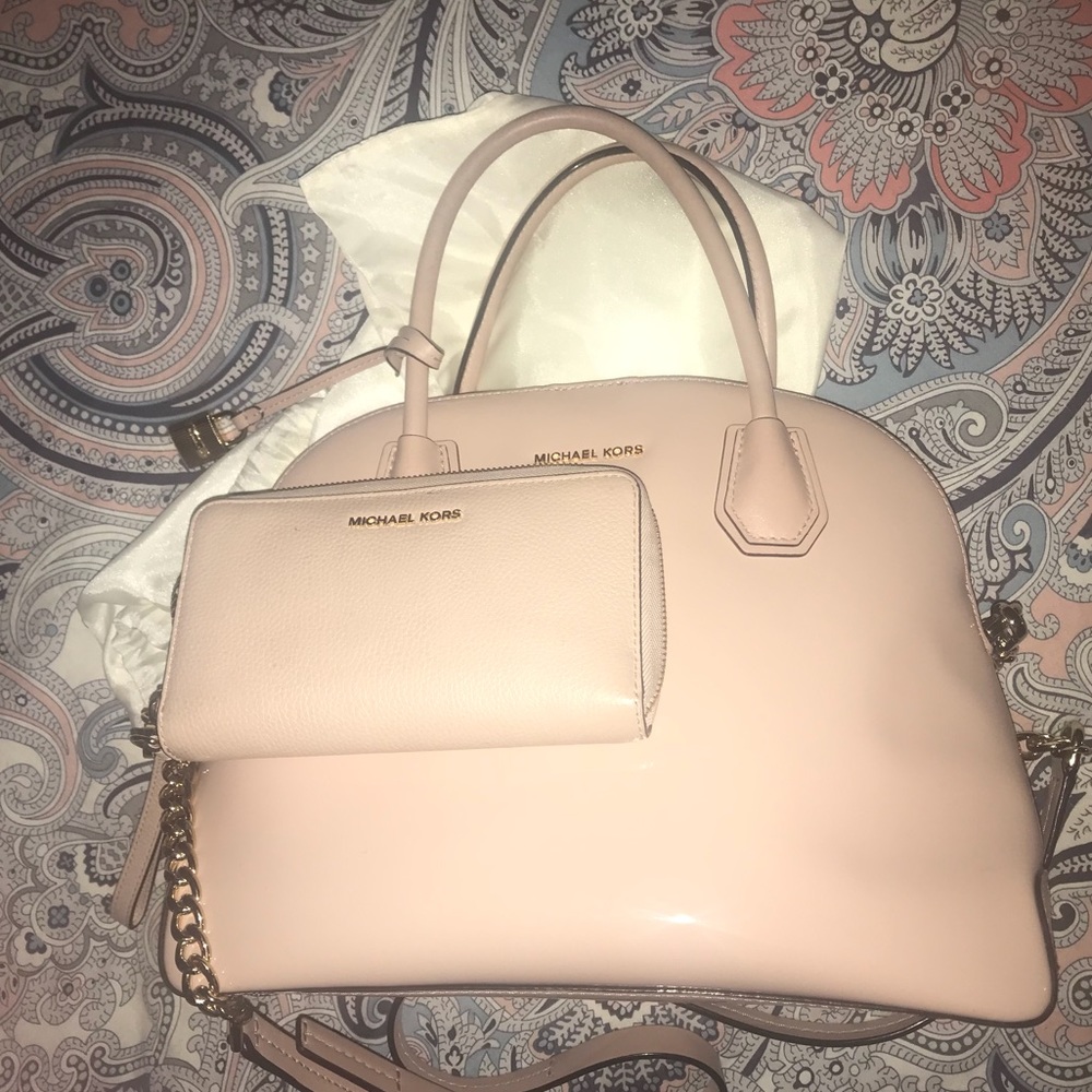 Micheal kors mercer satchel with wallet.Authentic!